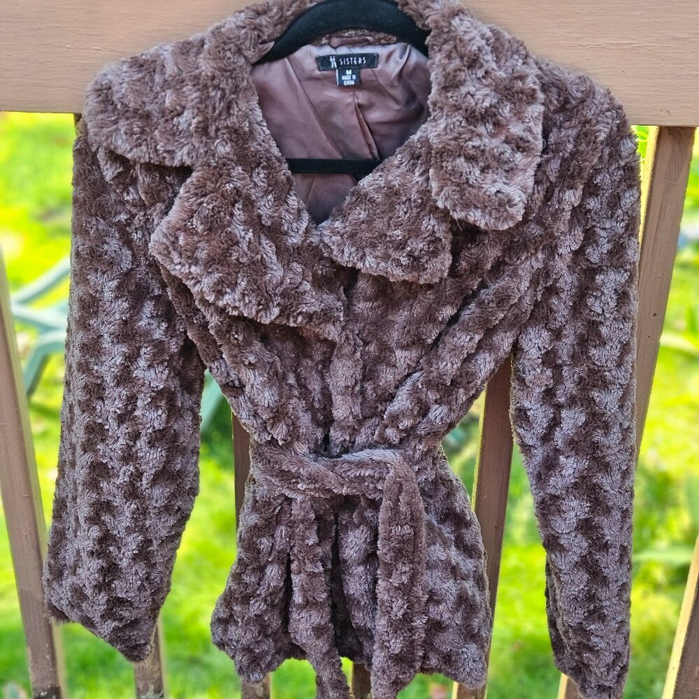 SISTERS FAUX SHIMMERY, ROSE PATTERN FUR SIZE M